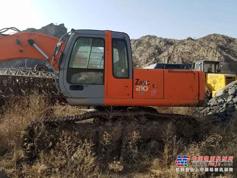 内蒙古出售转让二手8000小时2005年日立ZL210LCHHE挖掘机