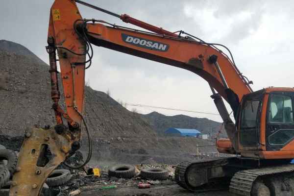 内蒙古出售转让二手13000小时2009年斗山DH300LC挖掘机