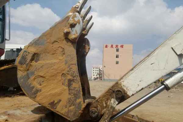 内蒙古出售转让二手4500小时2014年竹内TB175C挖掘机