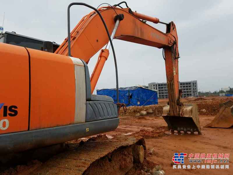 江西出售转让二手9000小时2010年日立ZX240挖掘机