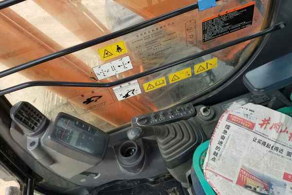 江西出售转让二手5200小时2011年日立ZX200挖掘机