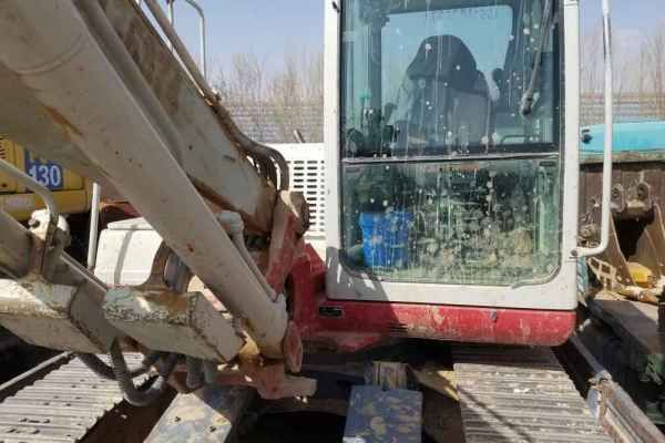 内蒙古出售转让二手7800小时2010年竹内TB180挖掘机