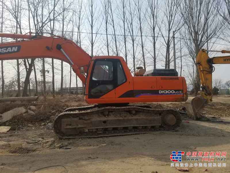 宁夏出售转让二手7800小时2012年斗山DH300LC挖掘机