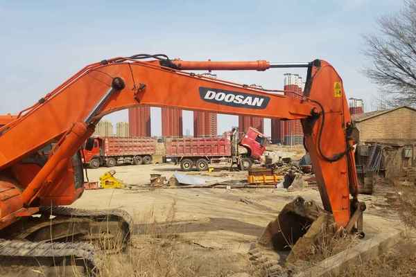 宁夏出售转让二手7800小时2012年斗山DH300LC挖掘机