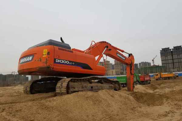 宁夏出售转让二手5900小时2012年斗山DH300LC挖掘机