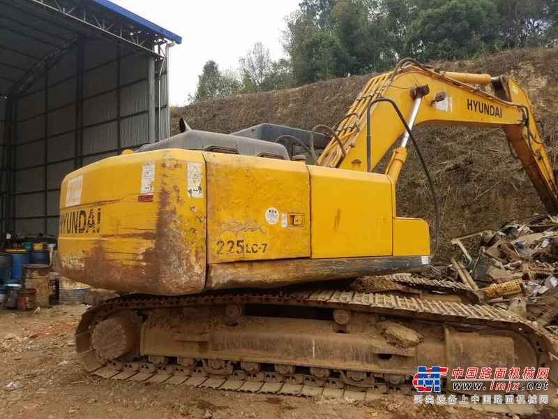 云南出售转让二手7618小时2011年现代R225LC挖掘机