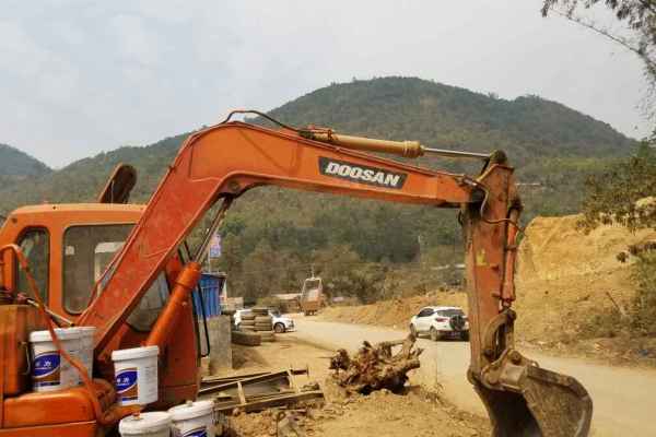 云南出售转让二手8360小时2011年斗山DH80挖掘机