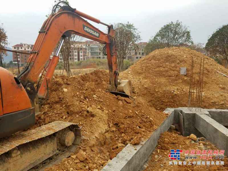 江西出售转让二手1100小时2010年斗山DH60挖掘机