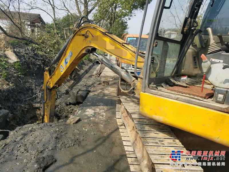 江西出售转让二手8000小时2012年徐工XE60挖掘机