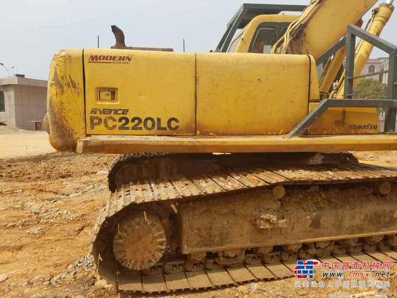 江西出售转让二手18000小时2003年小松PC220LC挖掘机