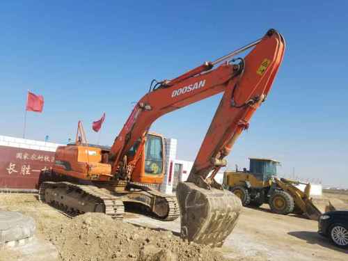 内蒙古出售转让二手4500小时2008年斗山DH220挖掘机