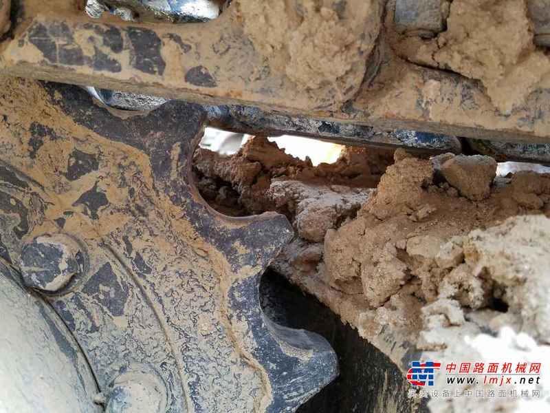 云南出售转让二手3000小时2014年龙工LG6060挖掘机