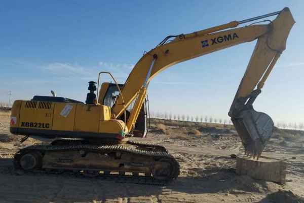 内蒙古出售转让二手5000小时2010年厦工XG822LC挖掘机