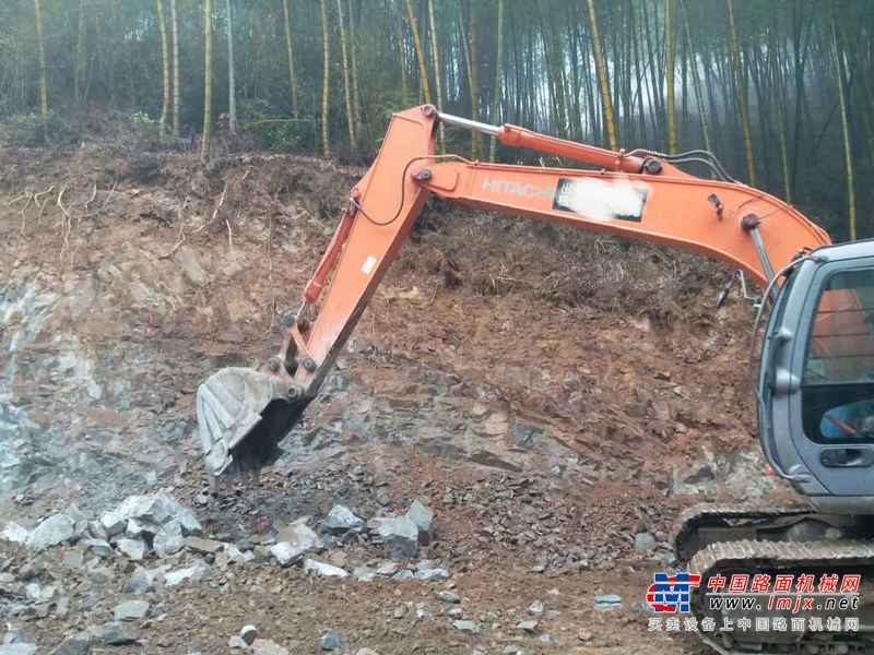安徽出售转让二手8200小时2010年日立ZX120挖掘机