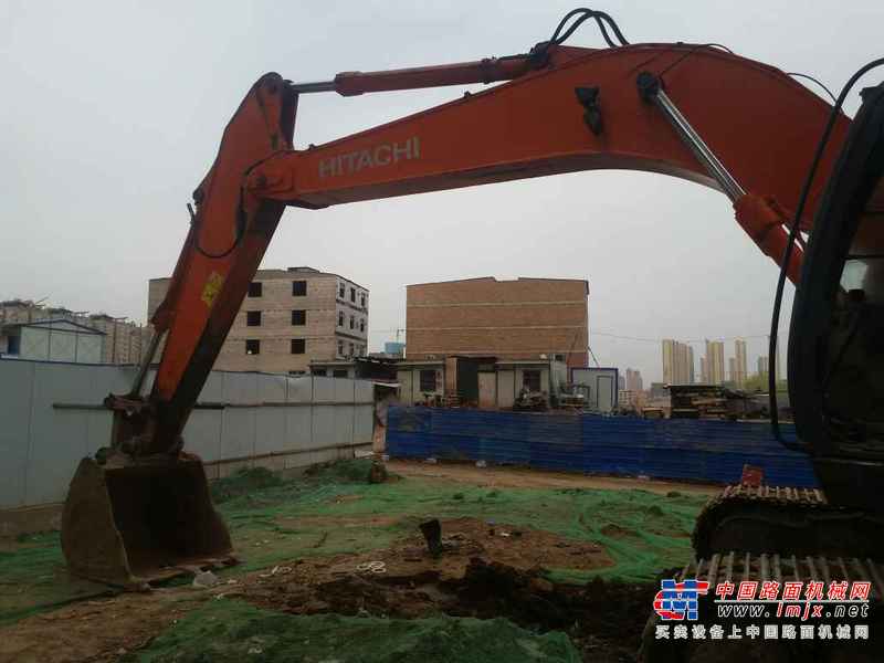 陕西出售转让二手6000小时2011年日立ZX240挖掘机