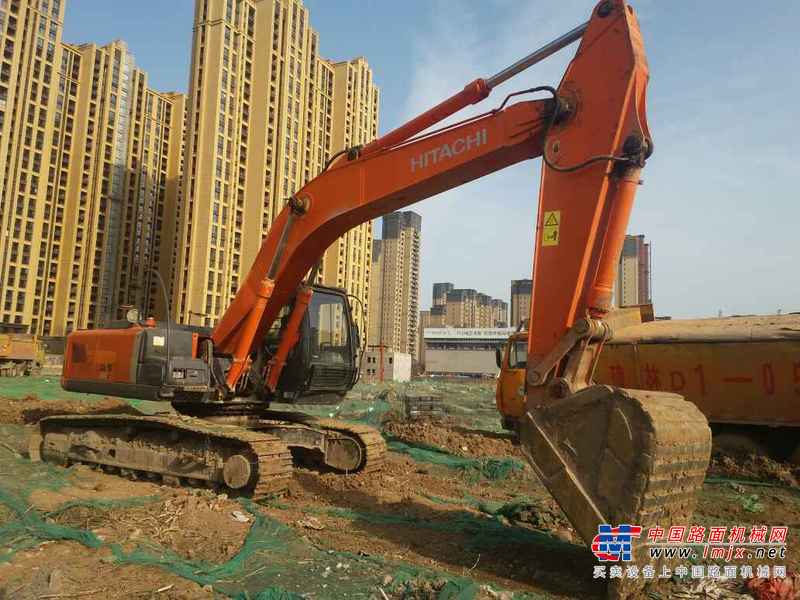 陕西出售转让二手3900小时2013年日立ZX240挖掘机
