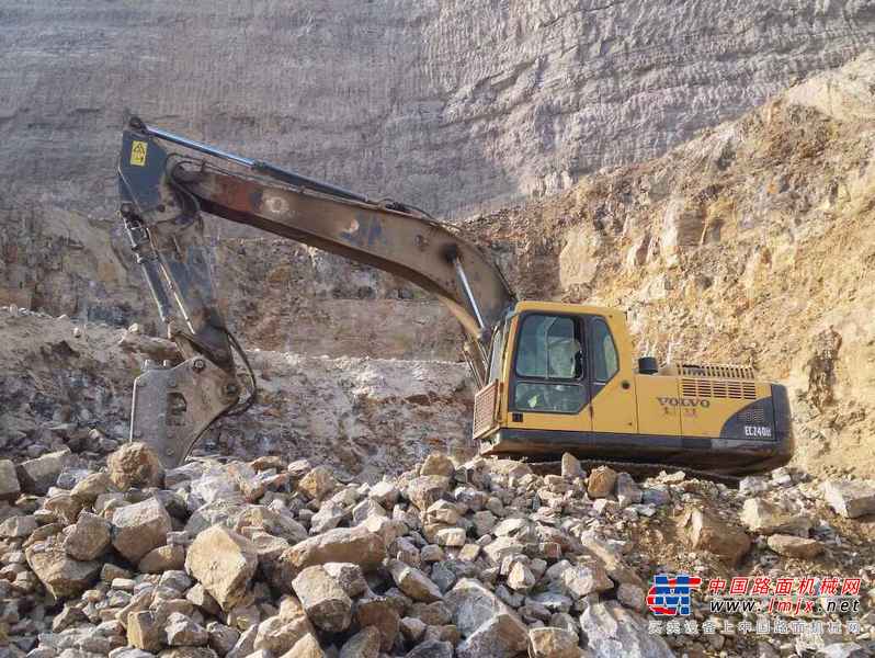山西出售转让二手13000小时2010年沃尔沃EC240B挖掘机