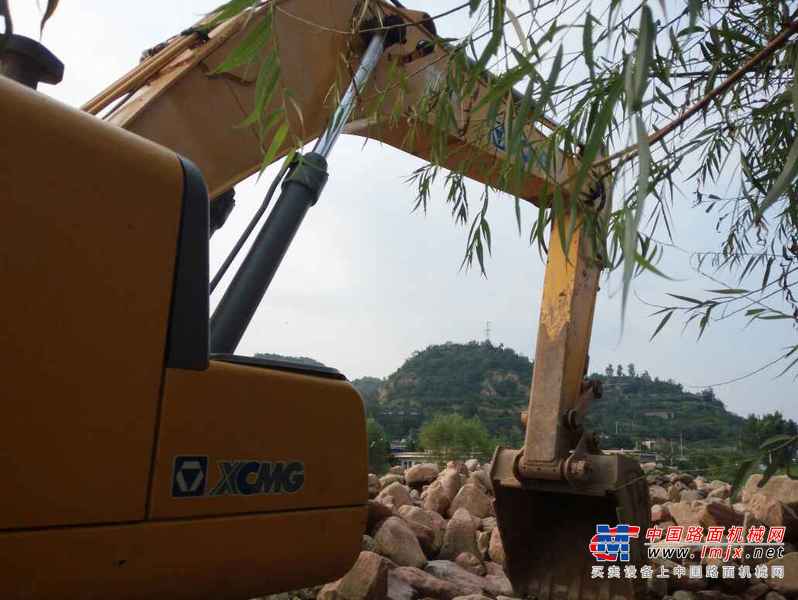 山西出售转让二手5200小时2010年徐工XE230C挖掘机