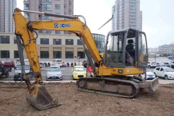 山西出售转让二手2700小时2014年徐工XE60挖掘机