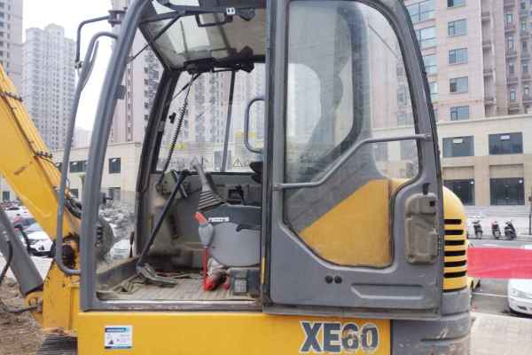 山西出售转让二手2700小时2014年徐工XE60挖掘机