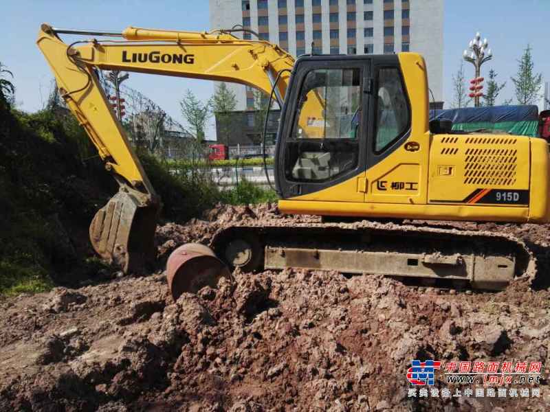 四川出售转让二手8888小时2010年柳工CLG915C挖掘机