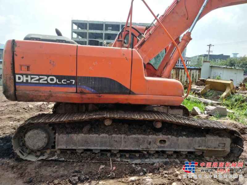 重庆出售转让二手16000小时2009年斗山DH220挖掘机