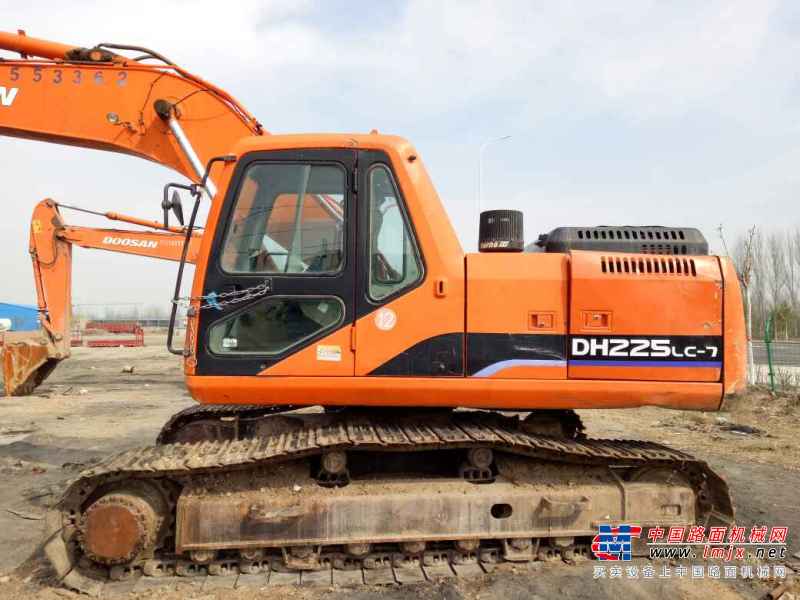宁夏出售转让二手8000小时2009年斗山DH225LC挖掘机