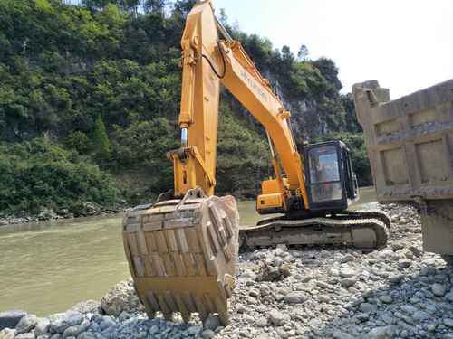 重庆出售转让二手9000小时2011年现代R225LC挖掘机