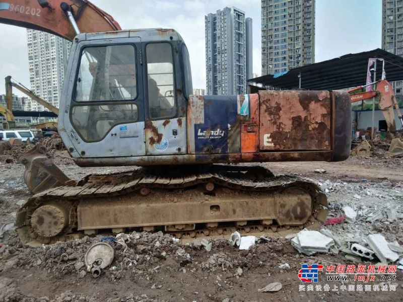 重庆出售转让二手25000小时2005年日立EX200挖掘机