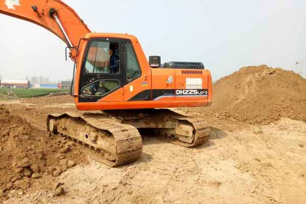 河南出售转让二手10000小时2009年斗山DH220LC挖掘机
