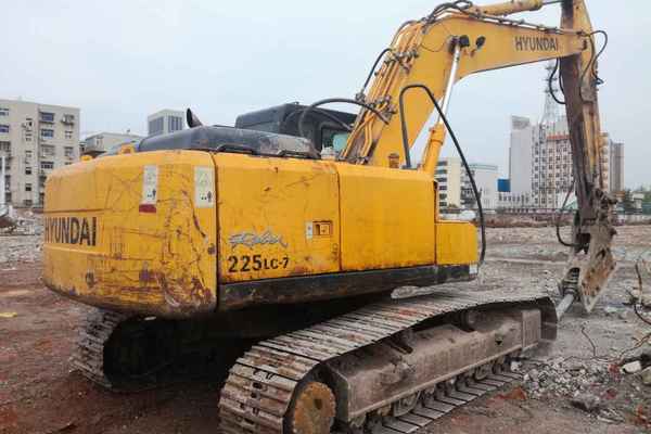 河南出售转让二手8600小时2011年现代R225LC挖掘机