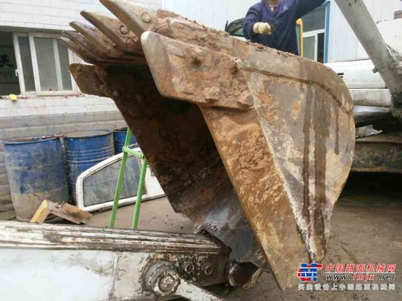 陕西出售转让二手8000小时2009年中联重科ZE230E挖掘机