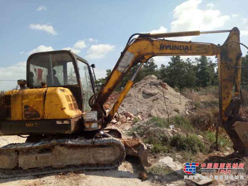 云南出售转让二手7600小时2010年现代R60挖掘机