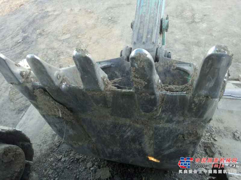 黑龙江出售转让二手13000小时2010年神钢SK140LC挖掘机
