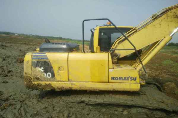 湖北出售转让二手8000小时2014年小松PC200挖掘机
