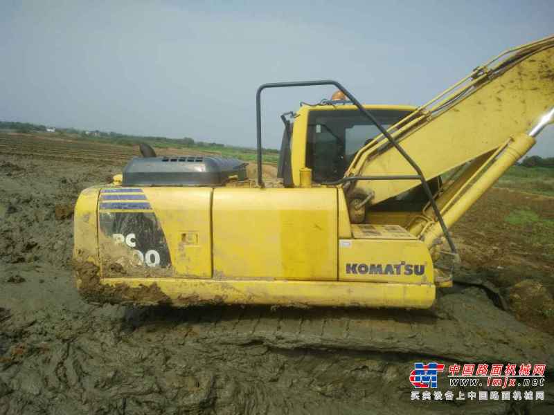湖北出售转让二手8000小时2014年小松PC200挖掘机