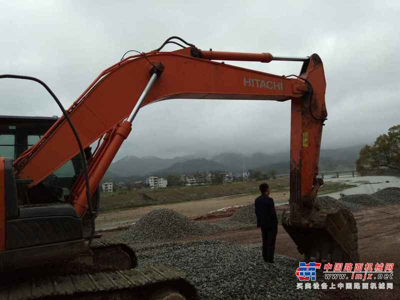江西出售转让二手8000小时2010年日立ZX240LC挖掘机