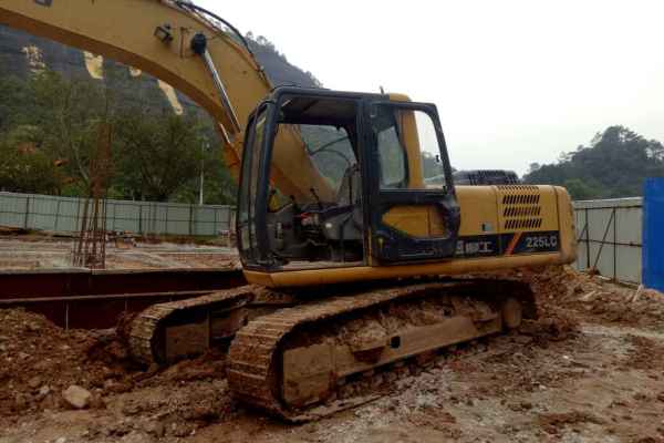 广西出售转让二手10254小时2010年柳工205C挖掘机
