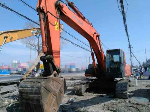 黑龙江出售转让二手16000小时2007年日立ZX240挖掘机