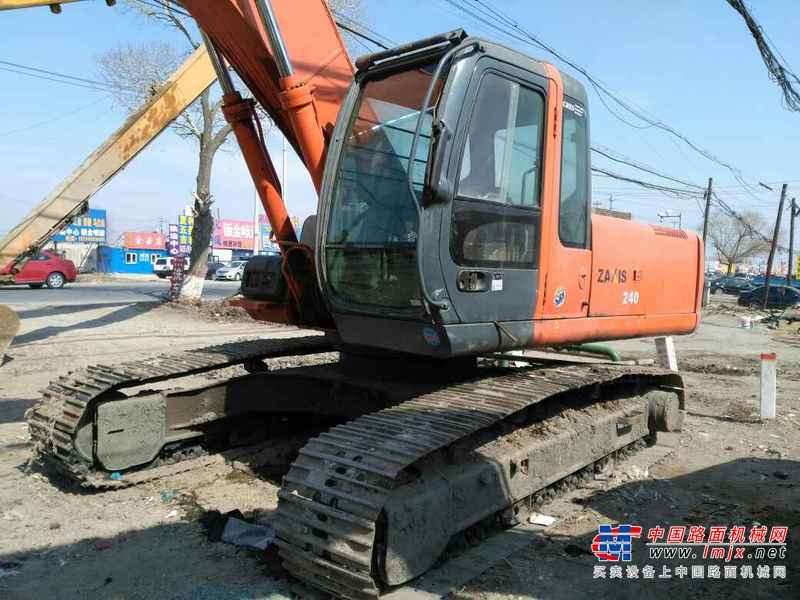 黑龙江出售转让二手16000小时2007年日立ZX240挖掘机