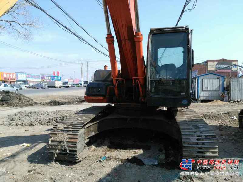 黑龙江出售转让二手16000小时2007年日立ZX240挖掘机