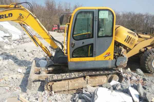 山东出售转让二手8000小时2013年沃得重工W260挖掘机