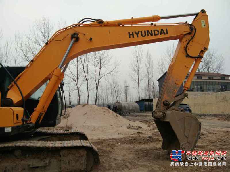 河南出售转让二手5000小时2013年现代R225LC挖掘机