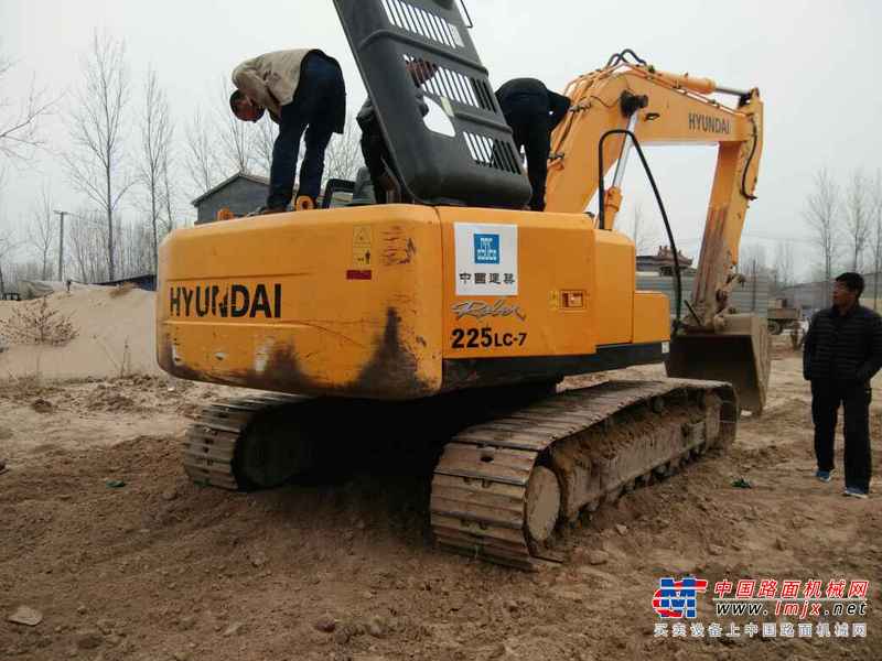 河南出售转让二手5000小时2013年现代R225LC挖掘机