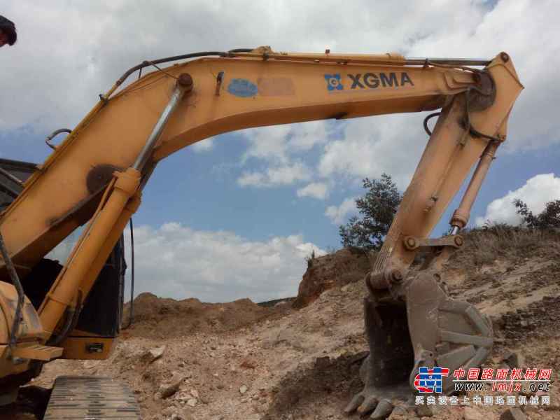 云南出售转让二手6150小时2011年厦工XG821挖掘机