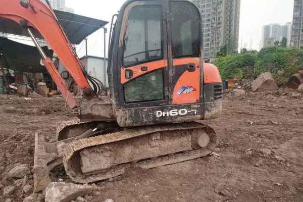重庆出售转让二手5000小时2014年斗山DH60挖掘机