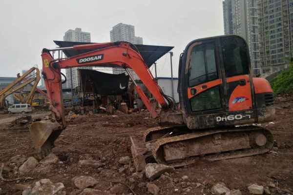 重庆出售转让二手5000小时2014年斗山DH60挖掘机