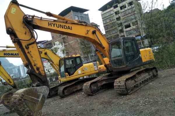 重庆出售转让二手8000小时2012年现代R225LC挖掘机