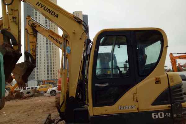 云南出售转让二手5680小时2013年现代R60挖掘机