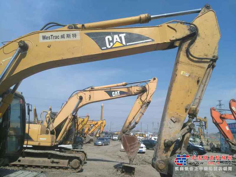 黑龙江出售转让二手16000小时2004年卡特彼勒320C挖掘机